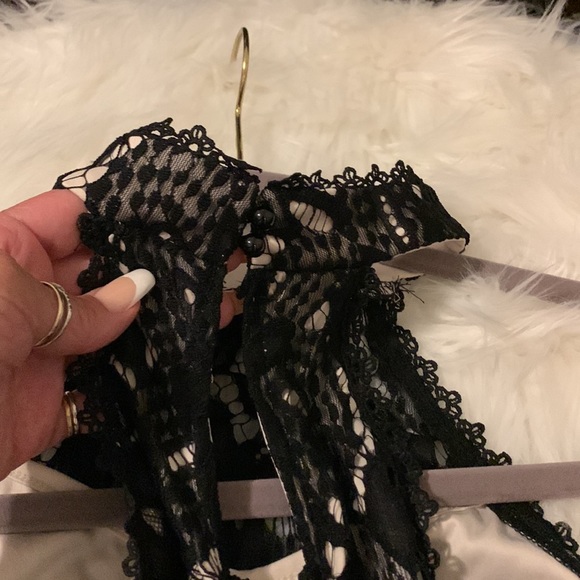 Lace dress - Picture 6 of 7